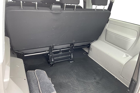 Volkswagen Caravelle 18 of 25
