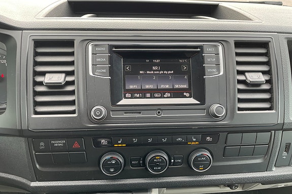 Volkswagen Caravelle 21 of 25
