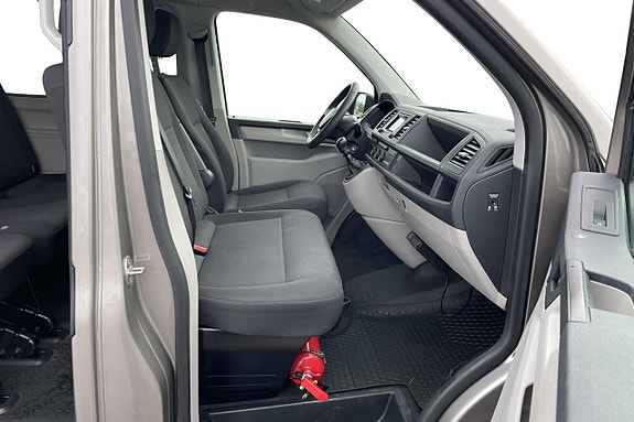 Volkswagen Caravelle 16 of 25