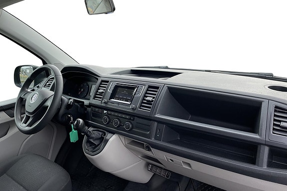 Volkswagen Caravelle 17 of 25