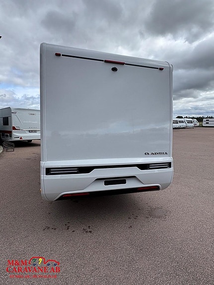 Adria COMPACT SELECT DL Långbädd Face to Face 3 of 9