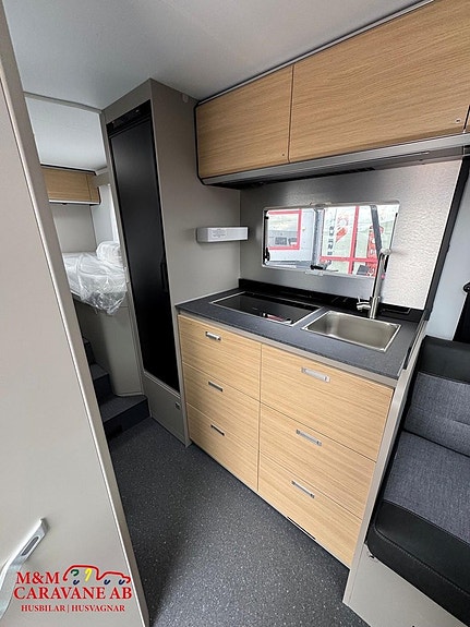 Adria COMPACT SELECT DL Långbädd Face to Face 9 of 9