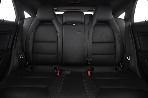 Mercedes-Benz CLA200 16 of 30