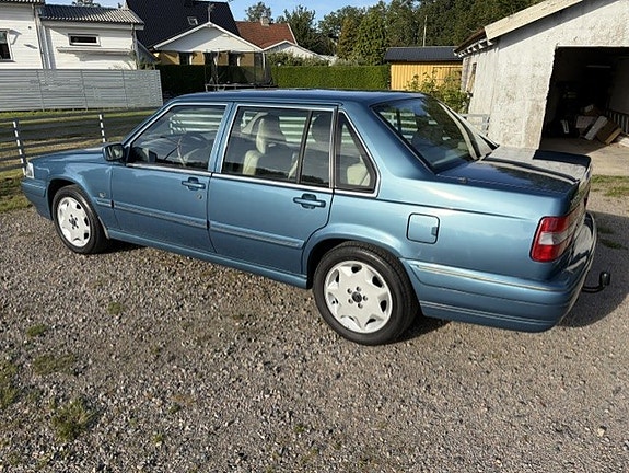 Volvo S90 2 of 10
