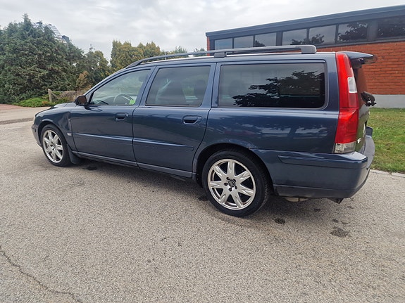 Volvo V70 4 of 5