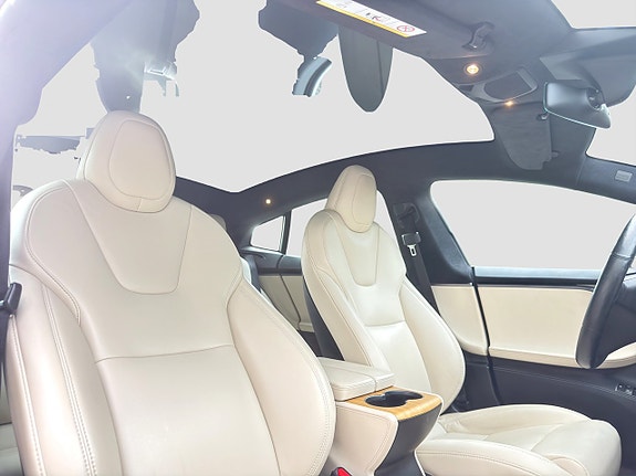 Tesla Model S 18 of 18