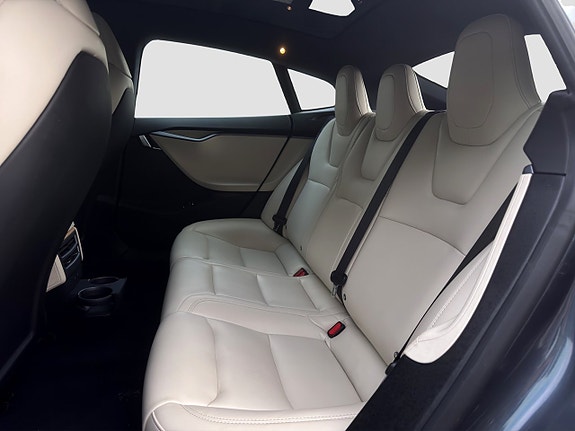 Tesla Model S 16 of 18