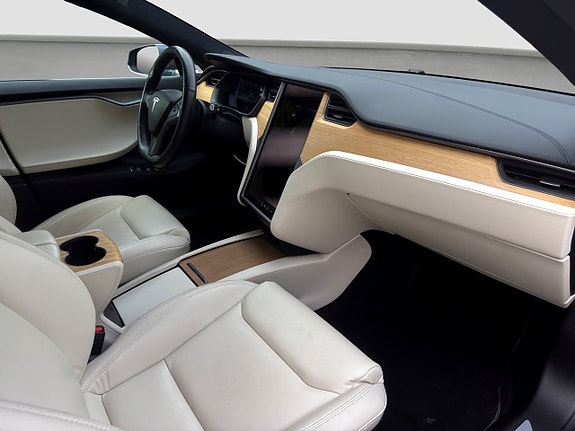 Tesla Model S 12 of 18