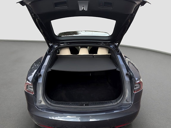Tesla Model S 17 of 18