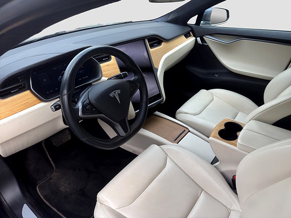Tesla Model S 9 of 18