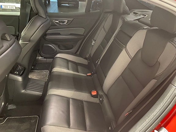 Volvo S60 7 of 12