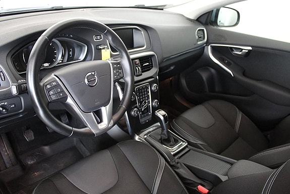 Volvo V40 8 of 12