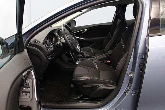 Volvo V40 7 of 12