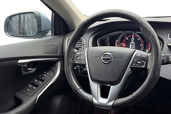 Volvo V40 17 of 27