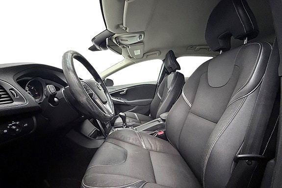 Volvo V40 12 of 27