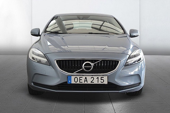 Volvo V40 3 of 12