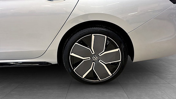 Volkswagen Passat 6 of 23