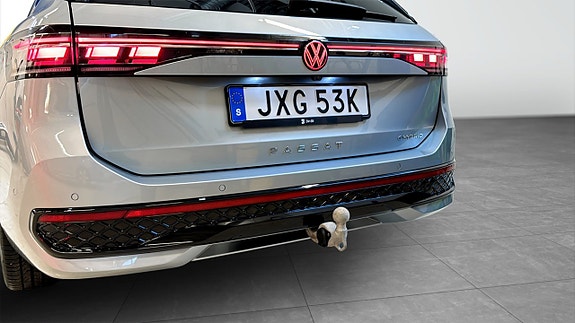 Volkswagen Passat 14 of 23