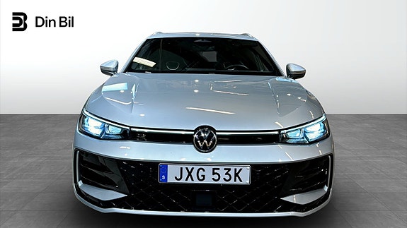 Volkswagen Passat 4 of 23