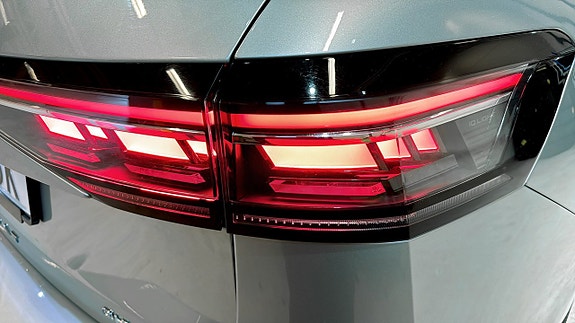 Volkswagen Passat 16 of 23