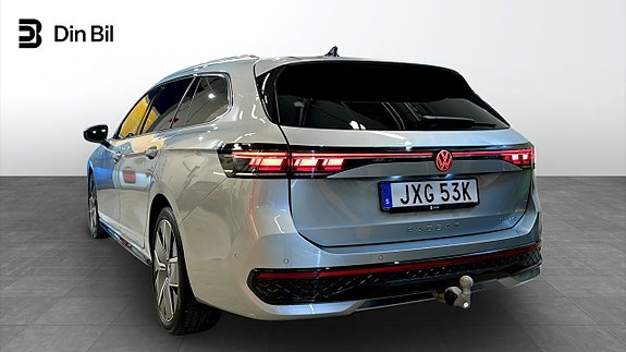Volkswagen Passat 3 of 23