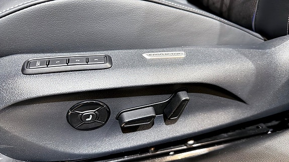 Volkswagen Passat 18 of 23