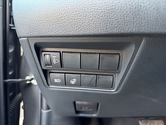 Toyota Yaris 11 of 13