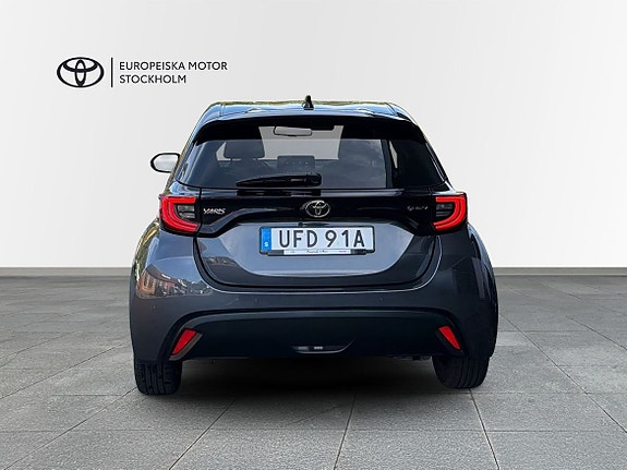 Toyota Yaris 4 of 13