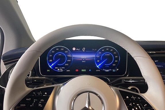 Mercedes-Benz EQE350 7 of 17