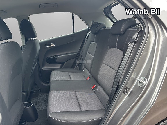 Kia Picanto 9 of 16