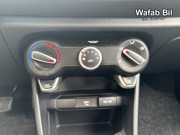 Kia Picanto 13 of 16