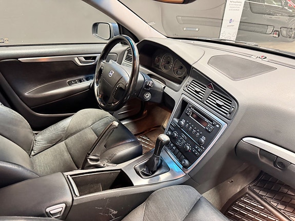 Volvo V70 7 of 8
