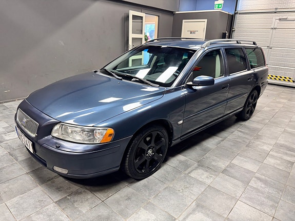 Volvo V70 3 of 8