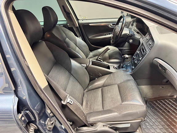 Volvo V70 6 of 8