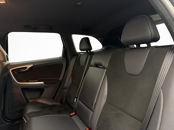 Volvo XC60 13 of 27