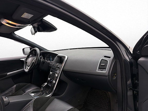 Volvo XC60 12 of 27