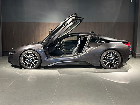 BMW i8 2 of 26