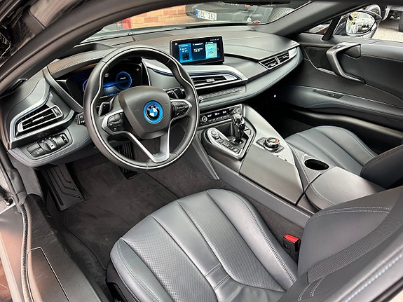BMW i8 10 of 26
