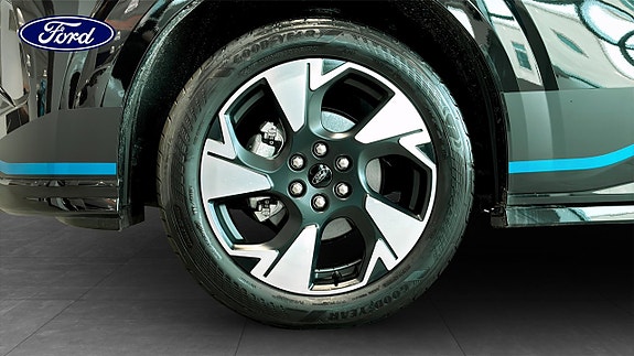 Ford E-Custom 9 of 11