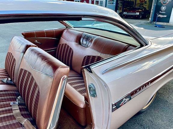 Chevrolet Impala 10 of 30