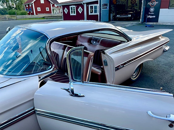 Chevrolet Impala 5 of 30