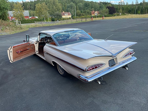 Chevrolet Impala 4 of 30