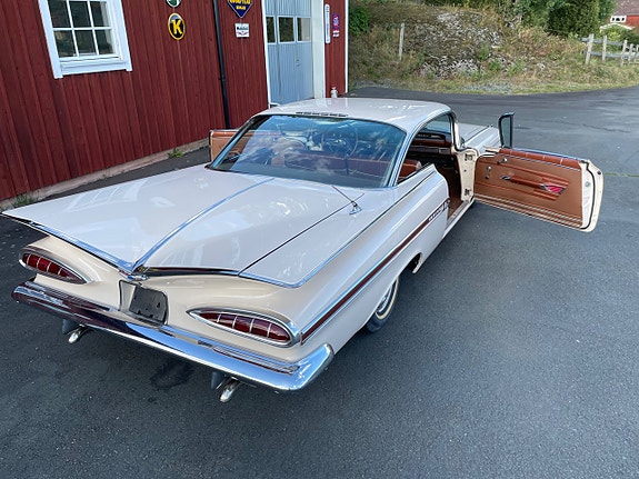 Chevrolet Impala 7 of 30