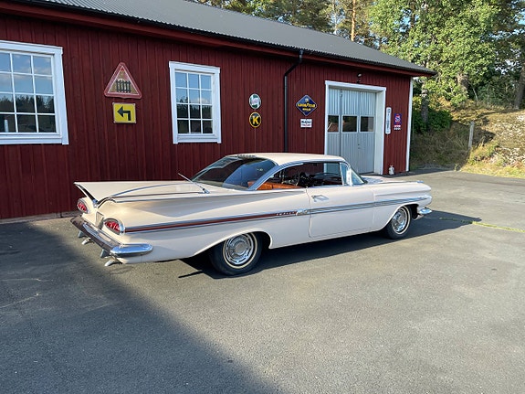 Chevrolet Impala 2 of 30