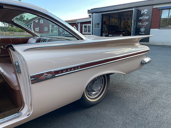 Chevrolet Impala 6 of 30