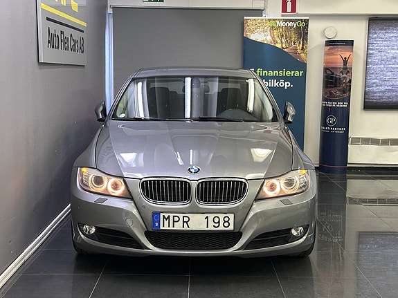 BMW 325i 4 of 18