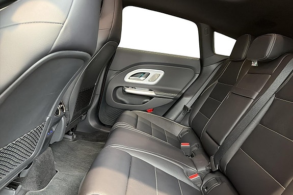 Mercedes-Benz CLA350 9 of 17