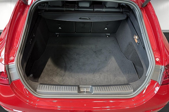Mercedes-Benz CLA350 12 of 17