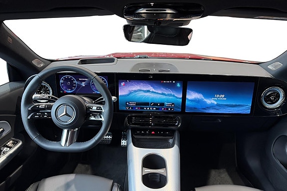 Mercedes-Benz CLA350 8 of 17
