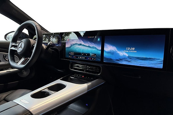 Mercedes-Benz CLA350 10 of 17